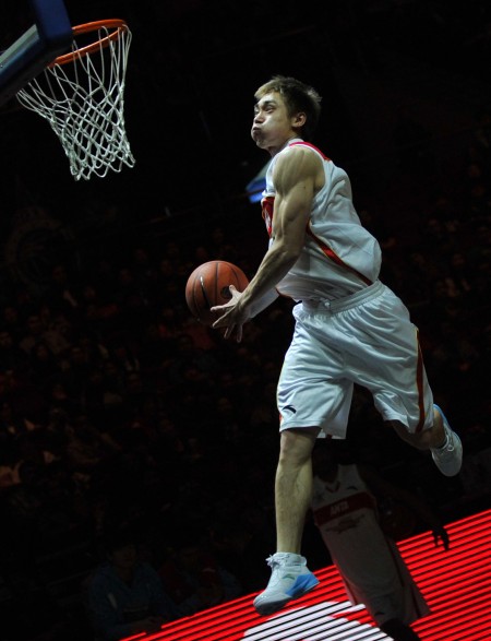 前妻：和布冯离婚后，花了很长时间才接受别人的追求（布冯前妻：离婚后过了很久才愿意接受新的追求）