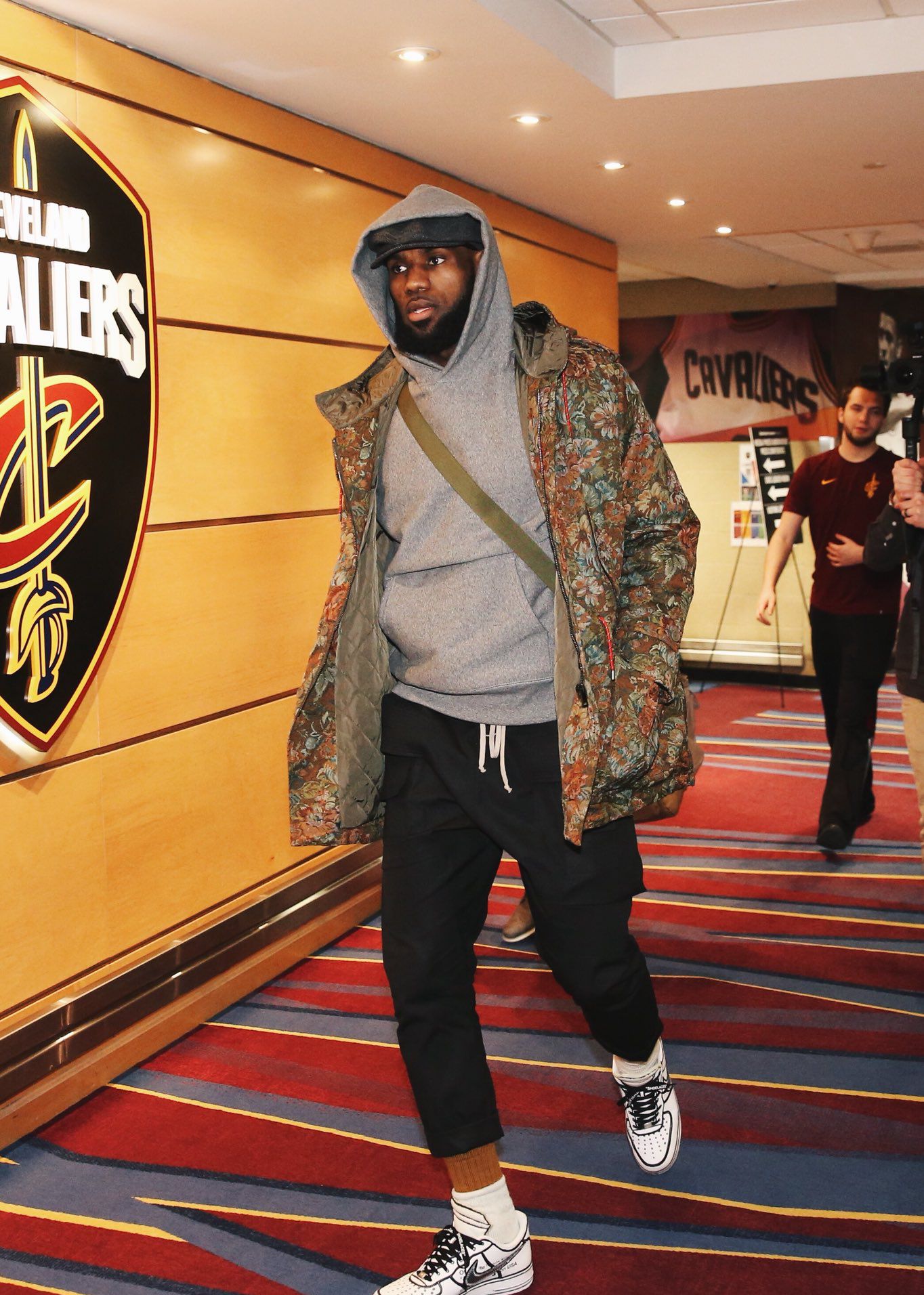 意天空：孔蒂与球员有摩擦，上轮赛后发火是因为他感觉到背叛（意天空：孔蒂与球员关系紧张，上轮赛后怒斥源于自感遭背叛）