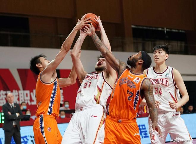 初出茅庐，蒯纪闻处子赛季1球6助攻，中超0球5助攻（新秀崭露头角，蒯纪闻首季1球6助攻：中超0球5助攻）