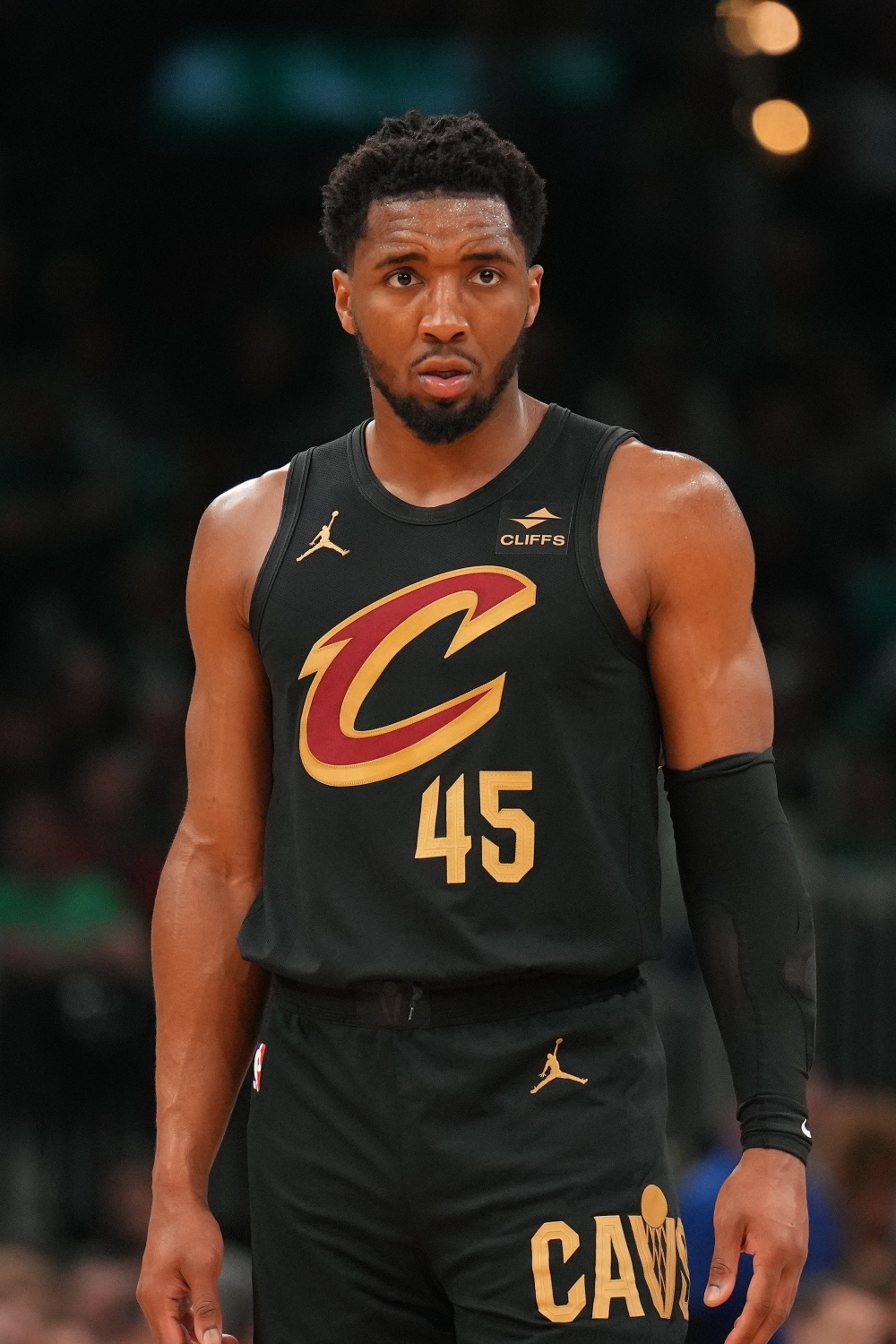 马克西轰下35分却险成罪人，绝杀三不沾队友帮他完成救赎（马克西砍下35分险成罪臣，绝杀三分三不沾，队友力挽狂澜助他完成救赎）