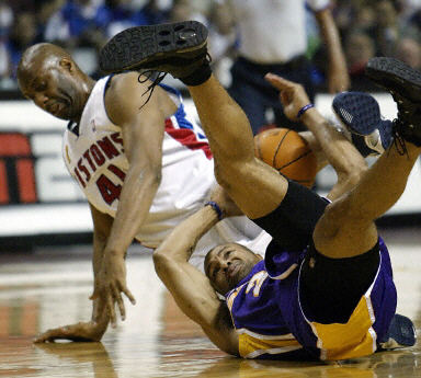 足协官方：征集2026赛季足协杯资格赛承办地，比赛1月举行（足协发布公告：面向全国征集2026赛季足协杯资格赛承办地，比赛定于1月进行）