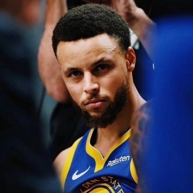 球星抢断后三步上篮太快了（球星断球后三步上篮如闪电）