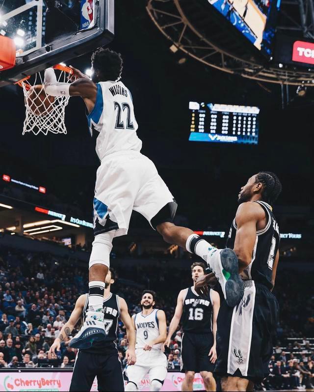 一场0-1爆出大冷门，意甲领头羊倒下，惨遭淘汰，萨里神换人（0-1爆冷，意甲榜首队折戟出局，萨里妙手换人成关键）